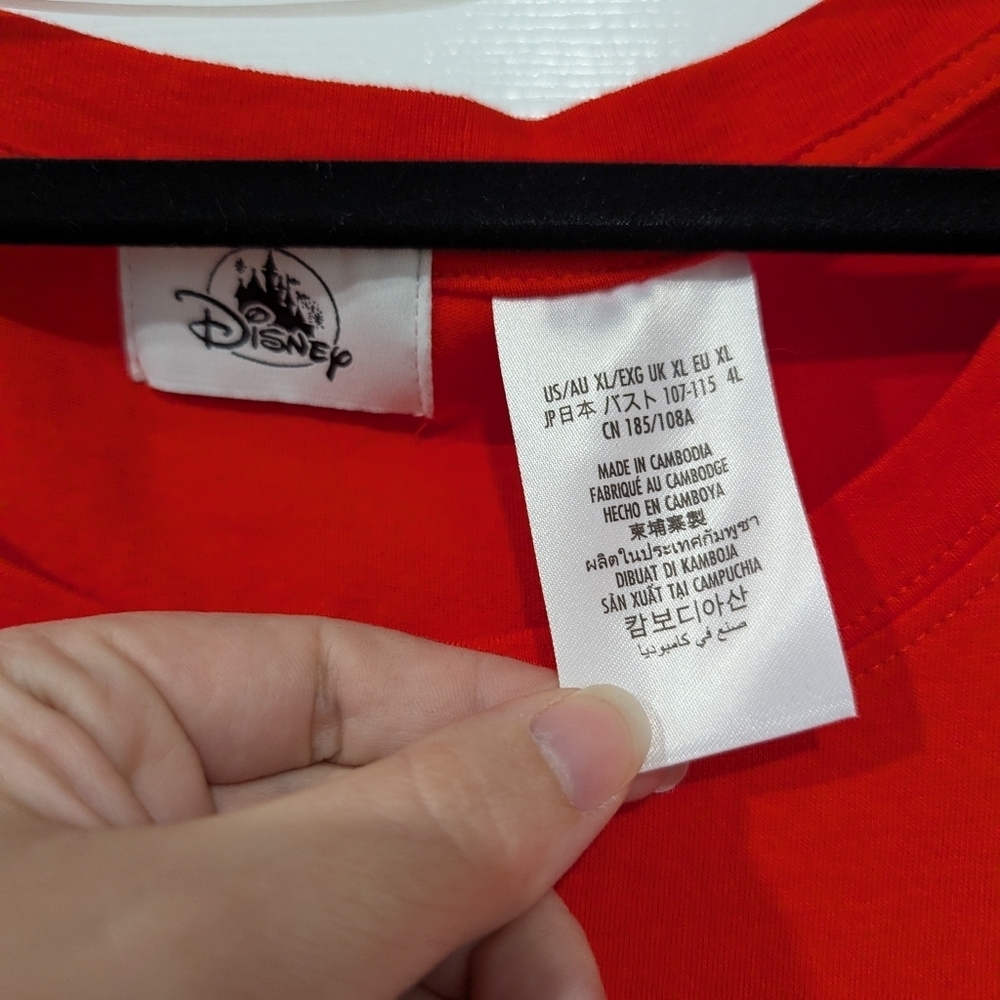 NWT Minnie Mouse Icon Fashion T-Shirt for Women in Size XL (Extra Large) - Picture 3 of 6